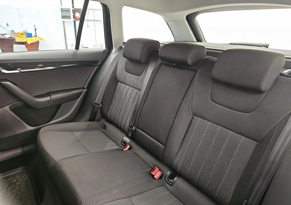 Skoda Octavia cena 77500 przebieg: 116142, rok produkcji 2019 z Czerwieńsk małe 407